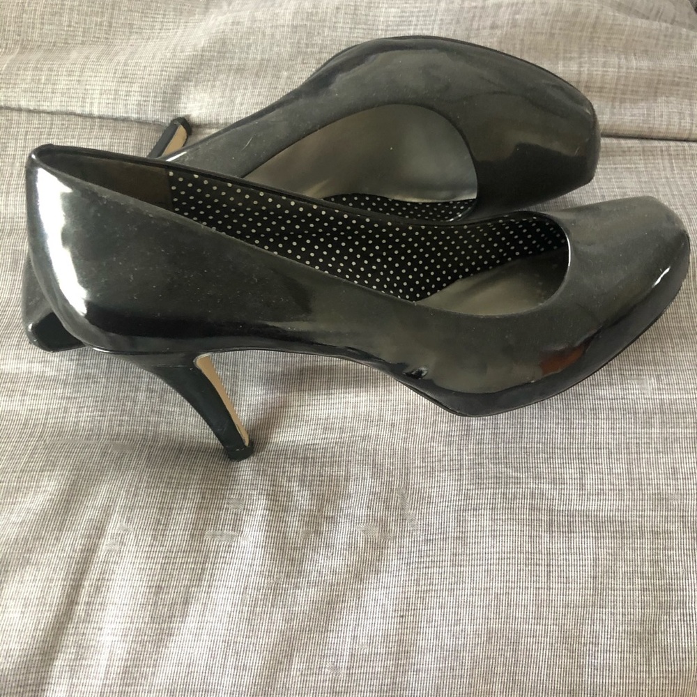 Heels - Picture 2 of 2